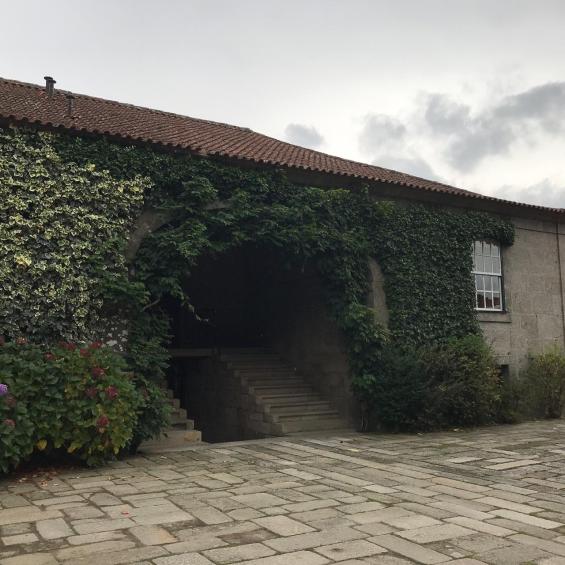 Entrada da Fundação Eça de Queiroz