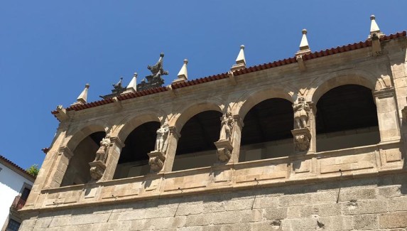 fachada ingreja mosteiro amarante