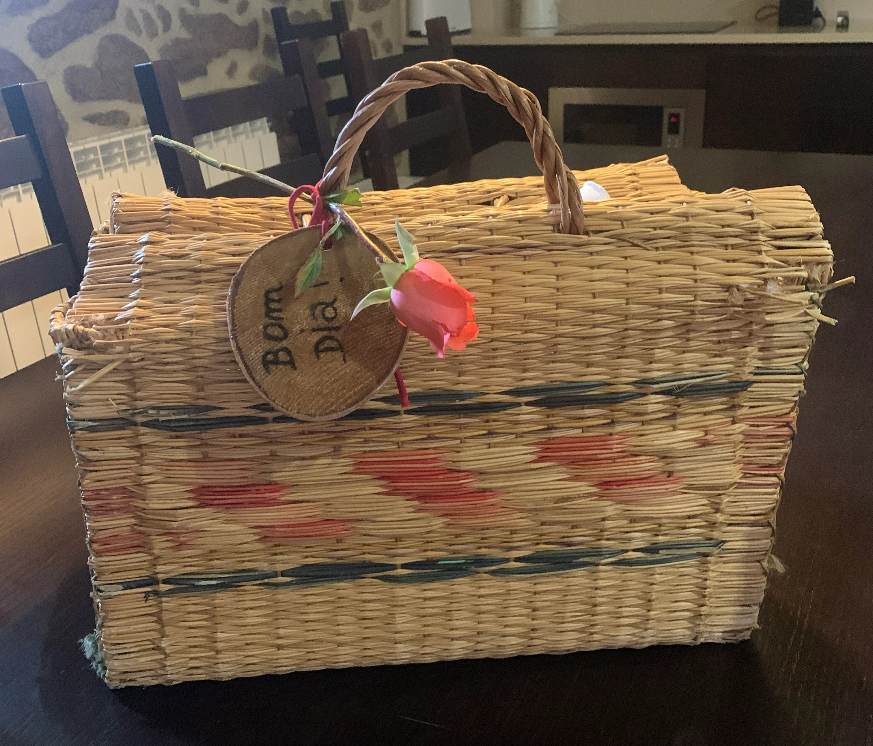 Cesta de café da manhã no vale das éguas